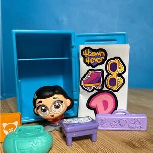 Disney Doorables Academy Locker & Accessories Mei (Rare)